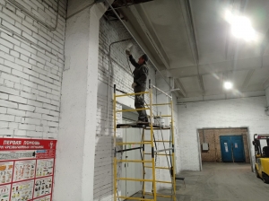 Работники инженерной службы АО ТПК «МОССАХАР» приступили к косметическому ремонту помещений в складском комплексе предприятия